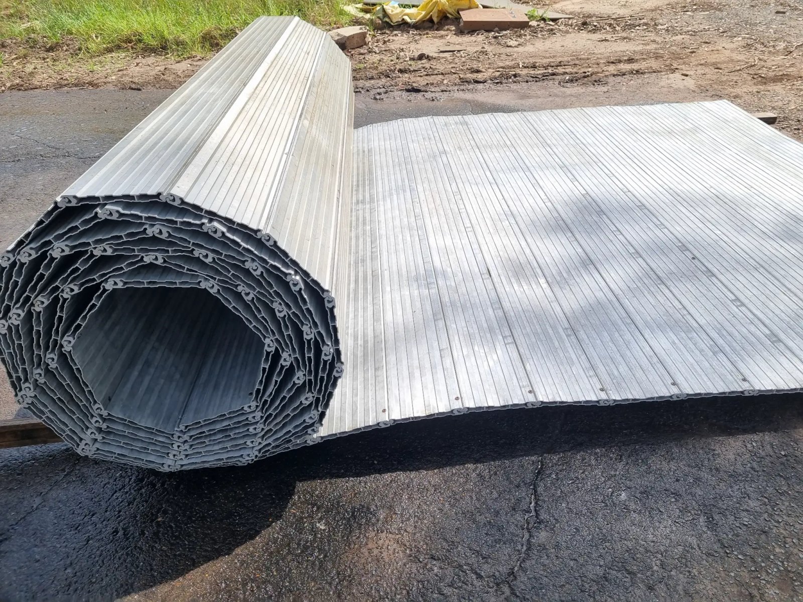 Aluminium Trackway Roll Close-up